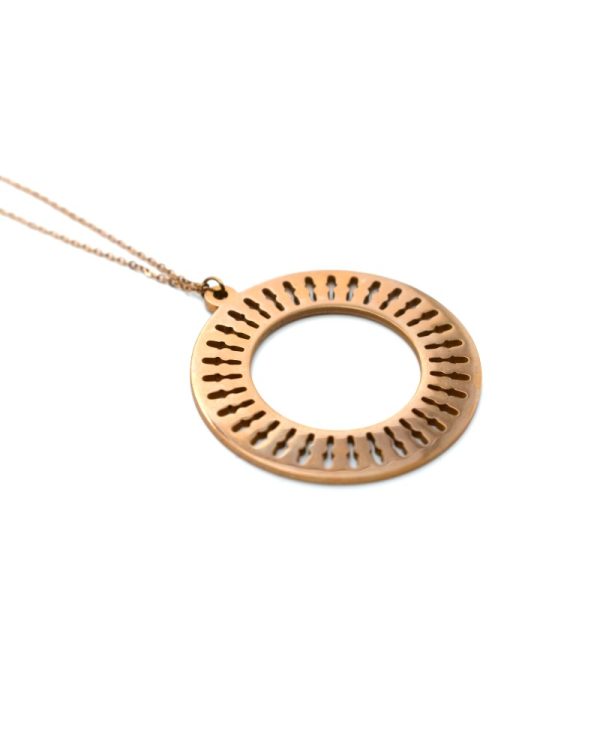 Necklace with round element made of gold-plated stainless steel. It is completely hypoallergenic and does not tan.